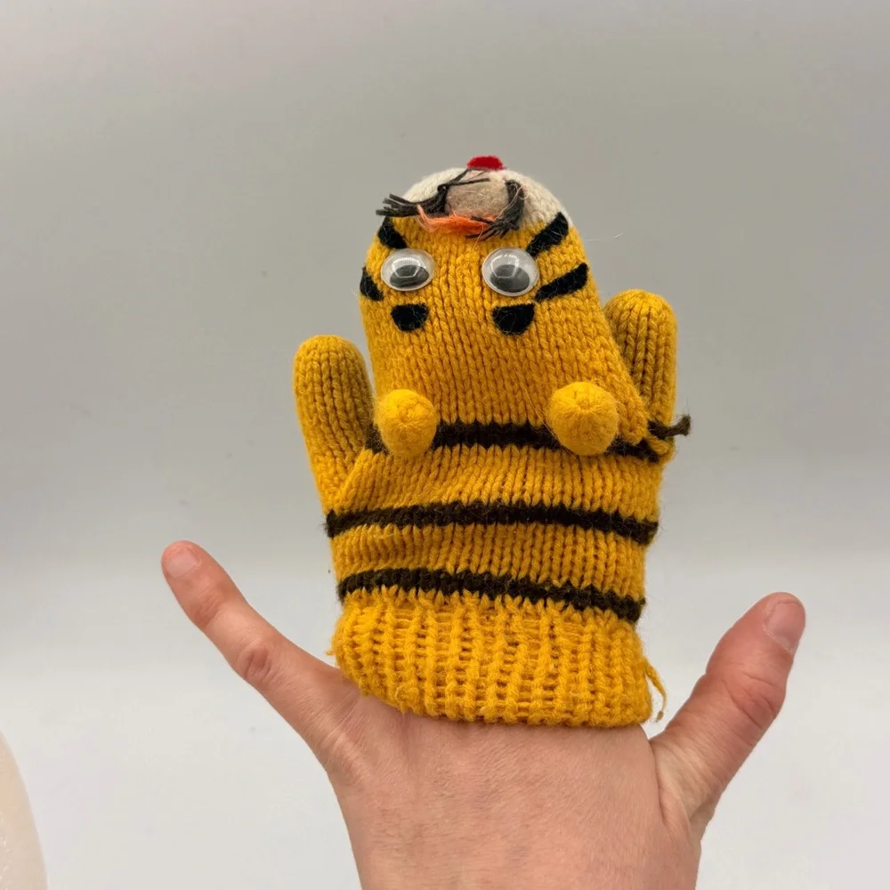 VTG Child’s Tiger Knit Mitten Hand Puppet